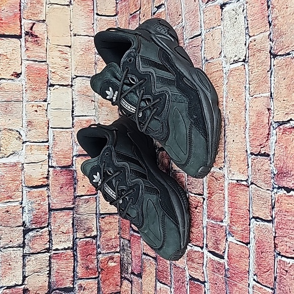 Adidas Ozweego LOWTOP SNEAKERS,  WOMANS SIZE 10 EUC - Picture 6 of 12